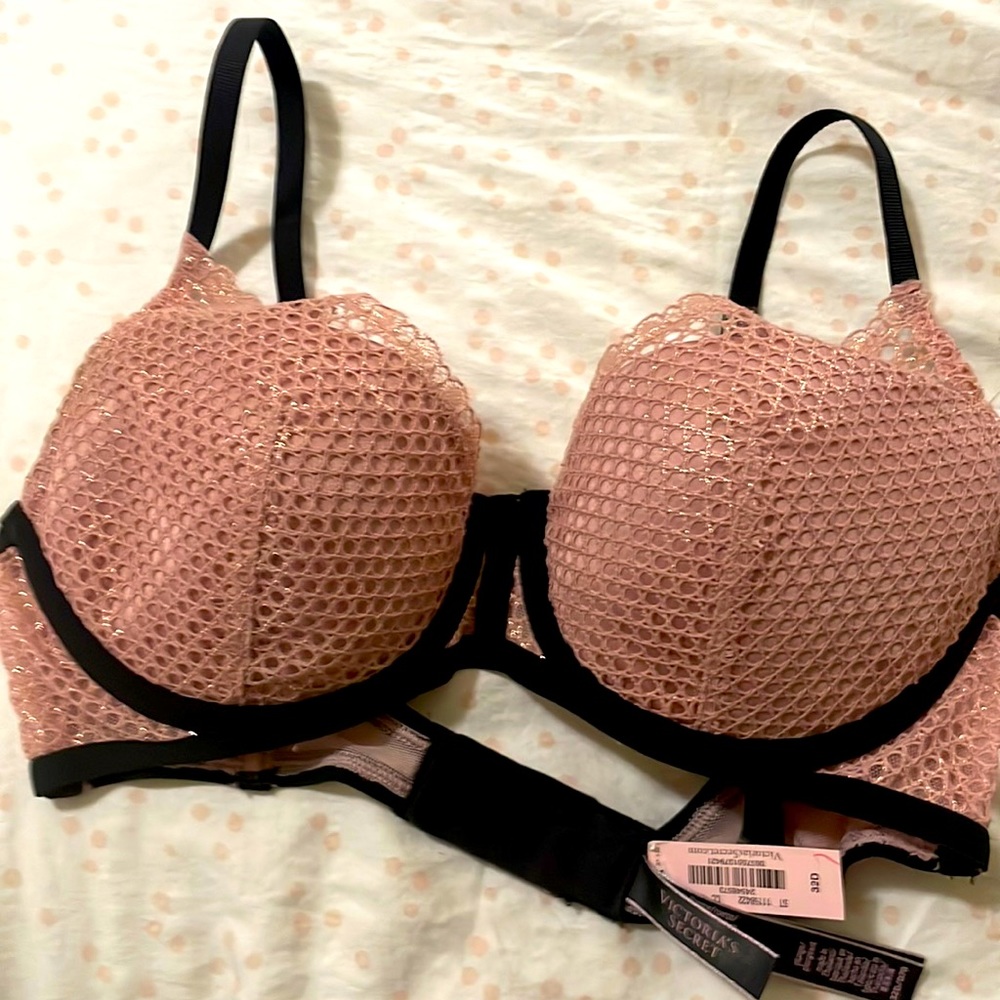 NWT Victoria secrets bra.